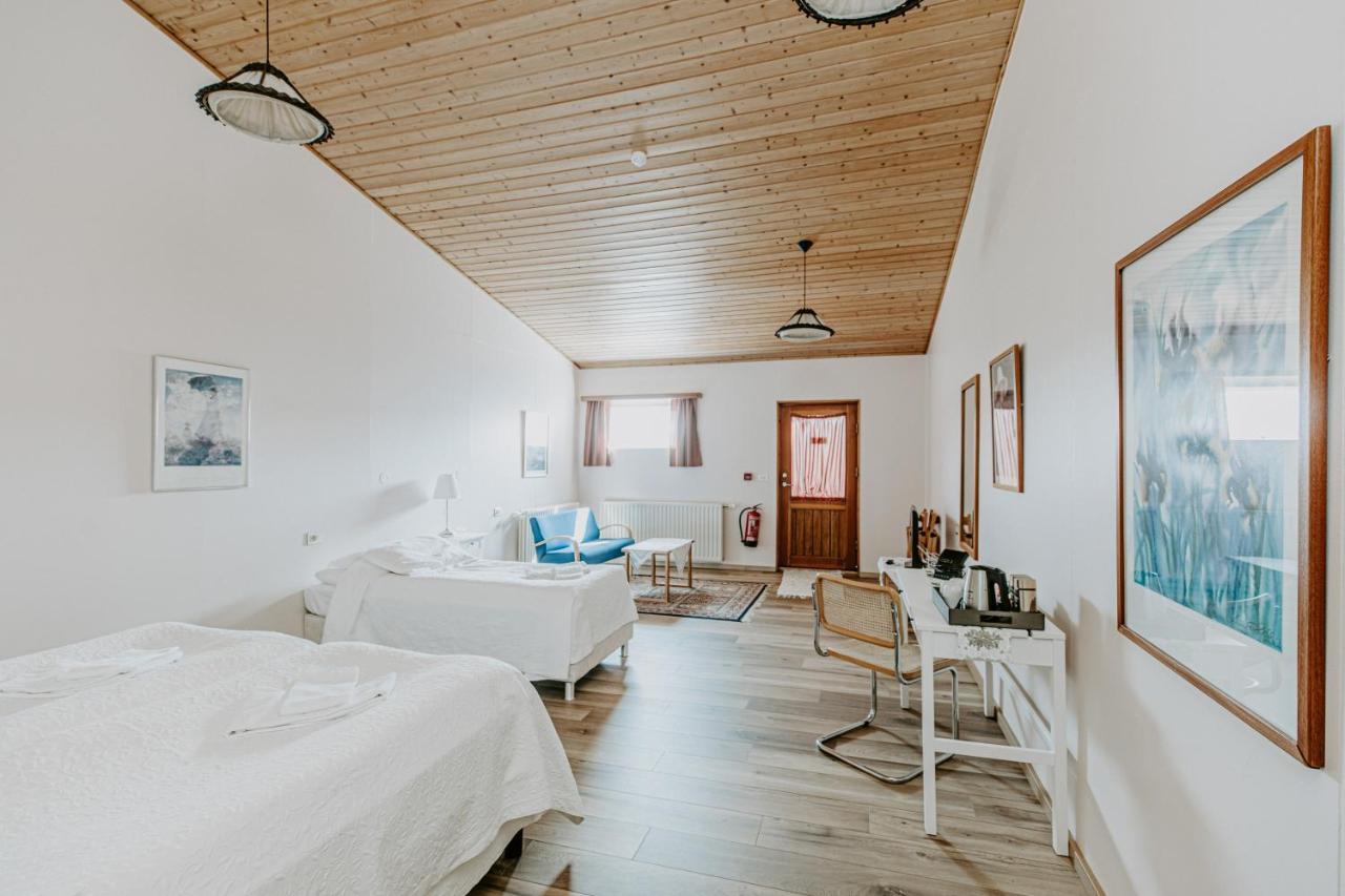 Narfastadir Guesthouse Laugar  Exteriör bild
